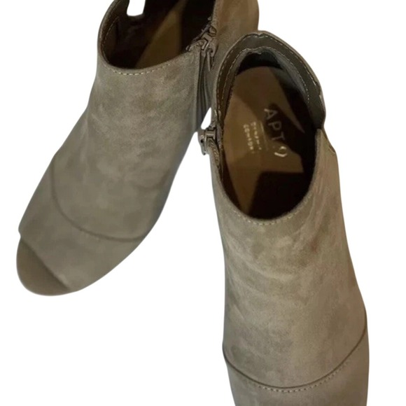 APT 9 Women's Tan Suede Peep Toe Ankle Booties Stacked Heel Side Zip Sz 8 - Picture 2 of 7